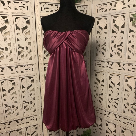 Forever 21 Dresses & Skirts - TWENTY ONE! CUTE SILKY PLUM PURPLE STRAPLESS STRETCHY FLOWY FORMAL MINI DRESS